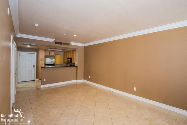 Building Photo - Fabulous 1Bdm 1Ba Condo in the Highly Desi...