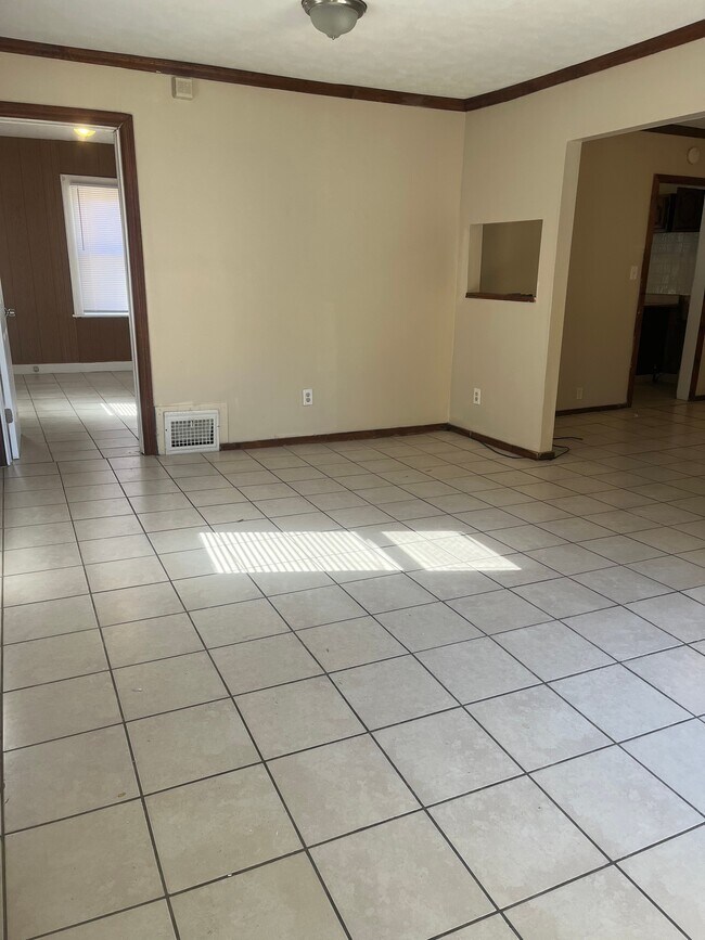 Building Photo - 1448 Pawnee Blvd