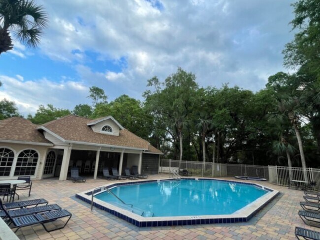 Building Photo - Beautiful 2 Bed/2 Bath Condo with Loft-BOT...