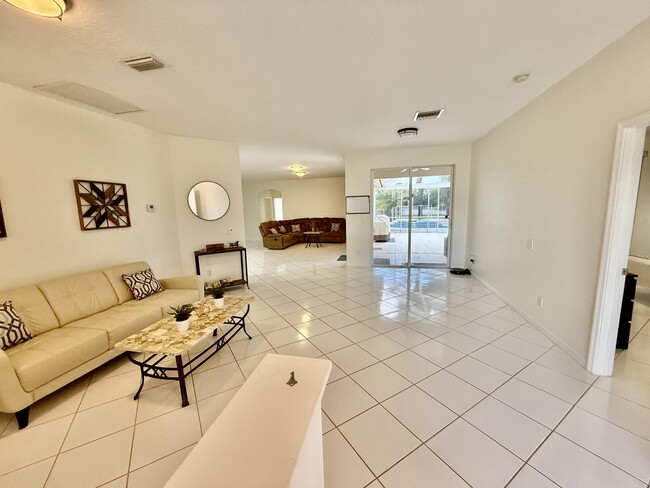 Foto del edificio - 541 NW Pine Sap Pl