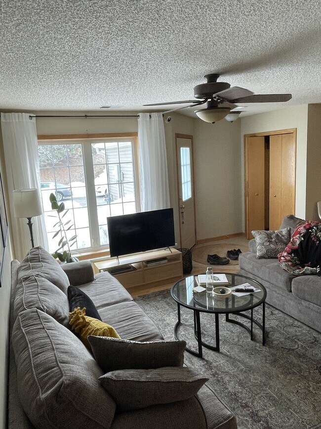 Foto del edificio - 1238 Larkspur Ln