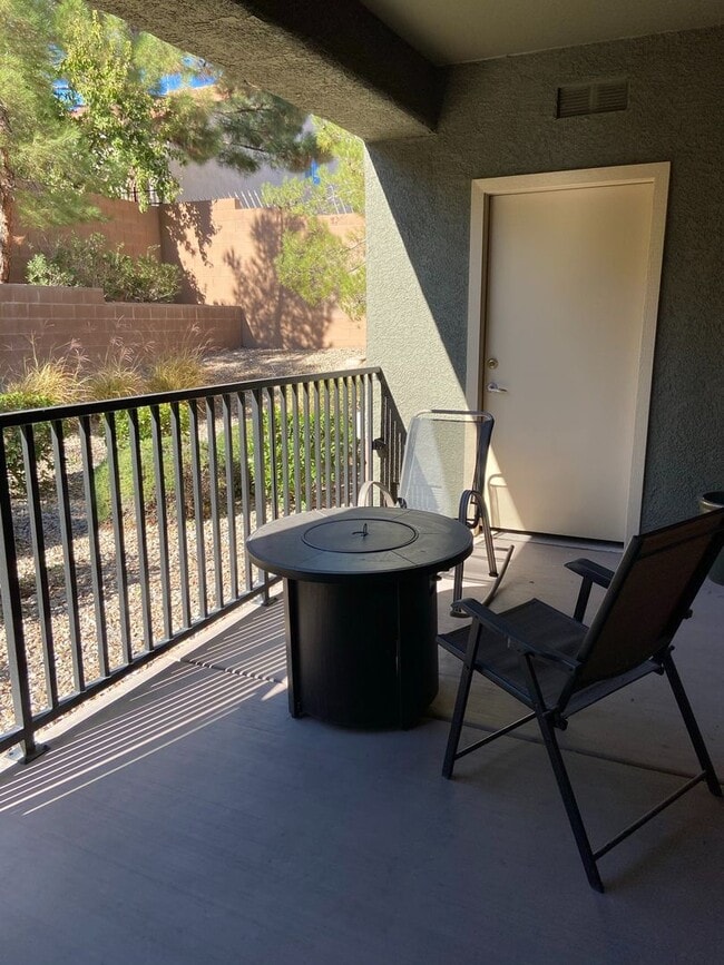 Building Photo - First Floor Unit with 2 Car Garage with Di...