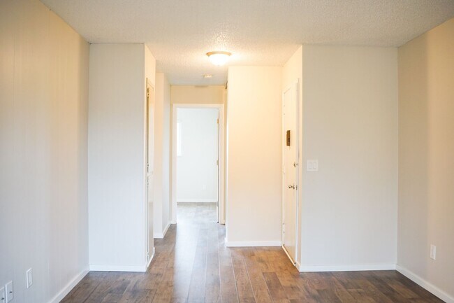 Foto del edificio - Contemporary 1-Bedroom in Buckman Neighborhood with Parking!