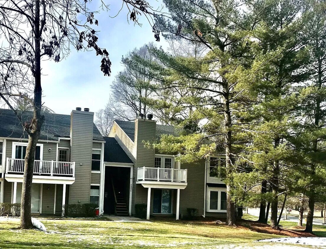 Exterior view - 5900 Watch Chain Way