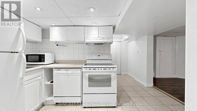 Building Photo - 31 Compton Dr
