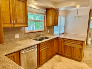 Foto del edificio - 3751 Stone Canyon Ave