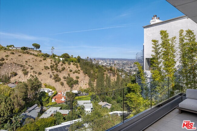 Building Photo - 8540 Hillside Ave