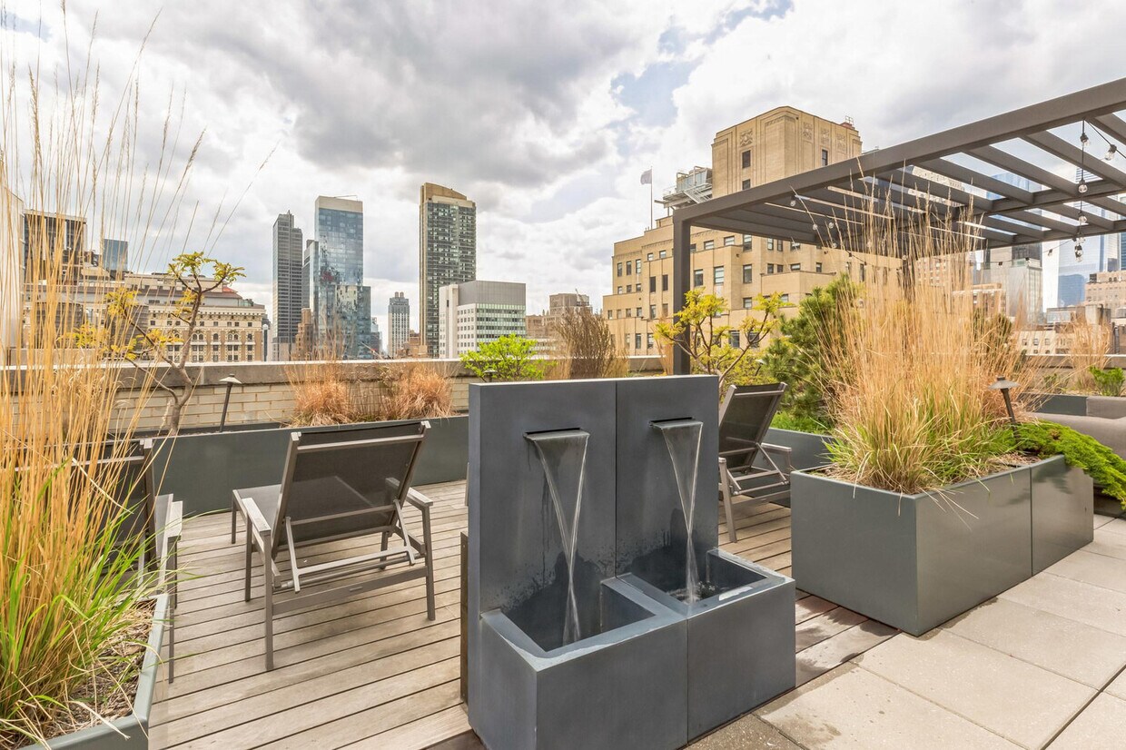 Foto principal - 64B W 37th St