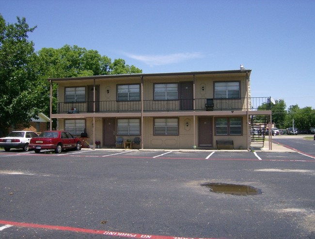 Building Photo - Willows Apartments