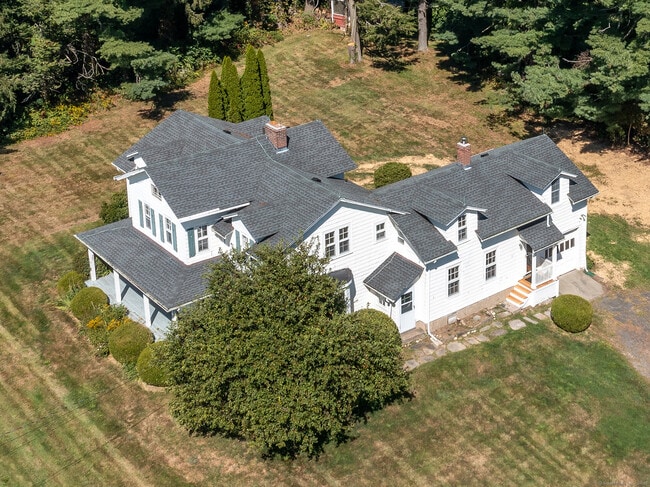 Building Photo - 510 Good Hill Rd