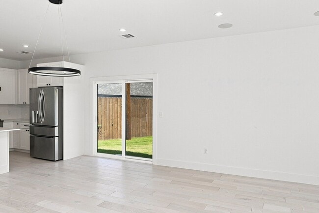 Building Photo - 1500 Sylvan Glade