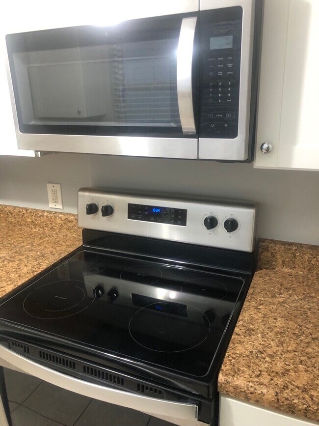 Foto del edificio - 1433 South Belcher Road, Unit C-11
