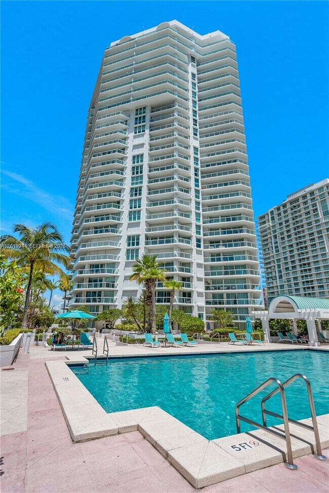 Building Photo - 16500 Collins Ave