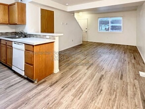Building Photo - 252 Elbridge St E
