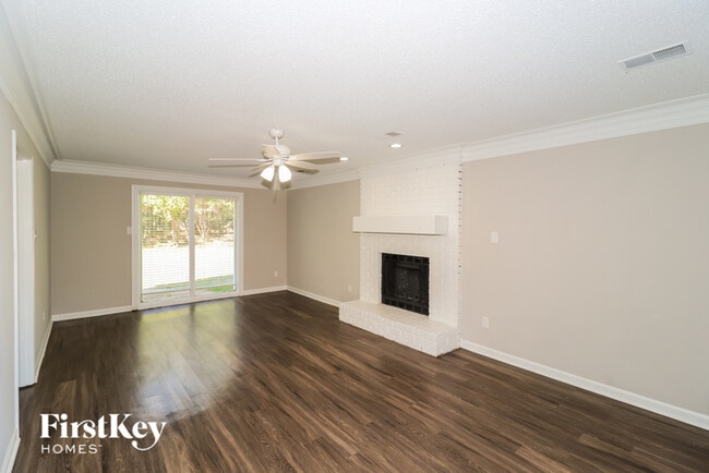 Building Photo - 675 Tealwood Ln