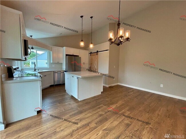 Foto del edificio - STATUS: AVAILABLE   | R245B  |  $2095 + $100 FLAT RATE FOR W/S/G ** MOVE IN SPECIAL**