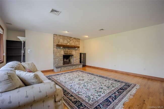 Building Photo - 19-21-21 Lamela Dr