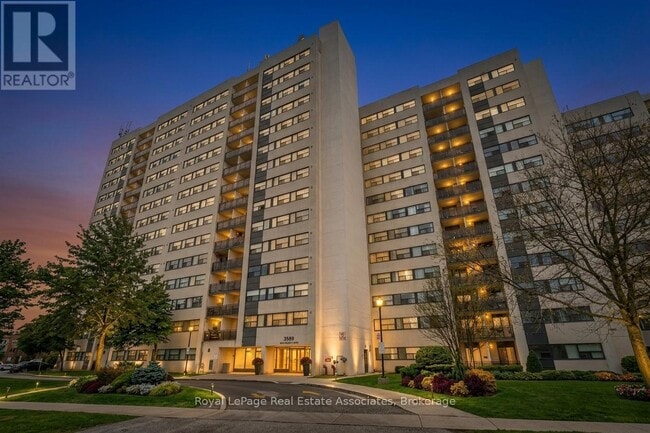 Building Photo - 2900 Battleford Rd