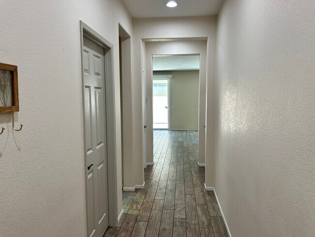 Foto del edificio - 10960 Knoxville Way