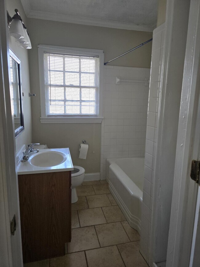 Foto del edificio - 836 Northside Dr E