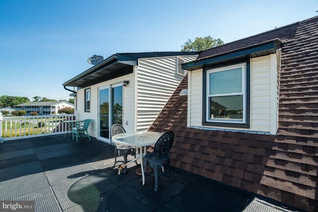 Building Photo - 323 Monroe Bay Ave