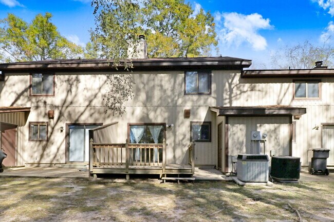 Foto del edificio - RENOVATED 2 BR | 2 BA Townhome in Goldsboro *less than 2 miles from SJAFB*