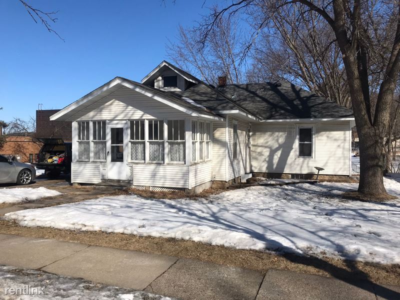 Primary Photo - 3 br, 1 bath House - 301 East Division Street