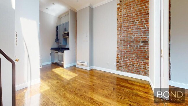 Foto del edificio - 697 Tenth Avenue