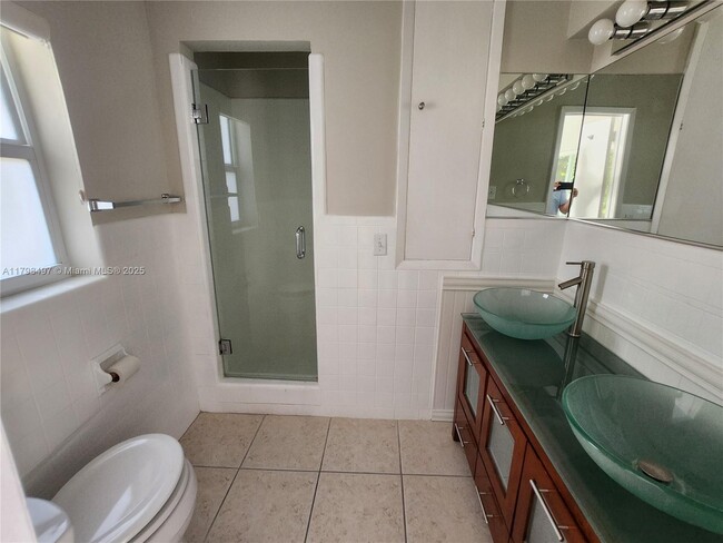 Building Photo - 2600 Acacia Ct