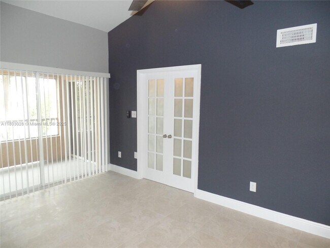 Foto del edificio - 2880 N Oakland Forest Dr