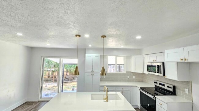 Photo - 3797 Armoridge Dr House