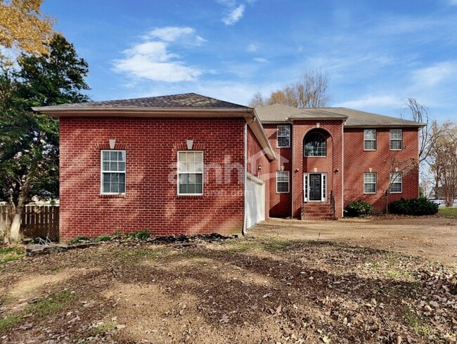 Building Photo - 1502 Halifax Dr