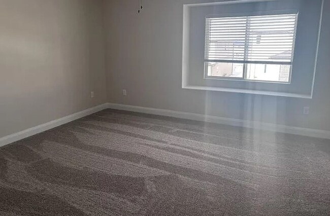 Foto del edificio - 668 E Fiddlers Canyon Rd