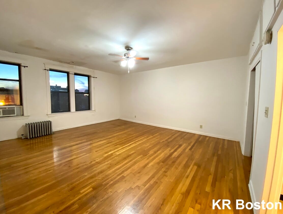 Primary Photo - 164 Brighton Ave