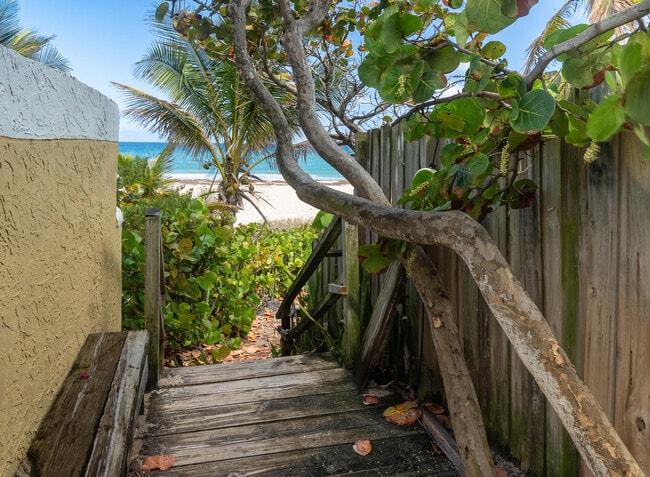 Building Photo - 205 Coral Rd