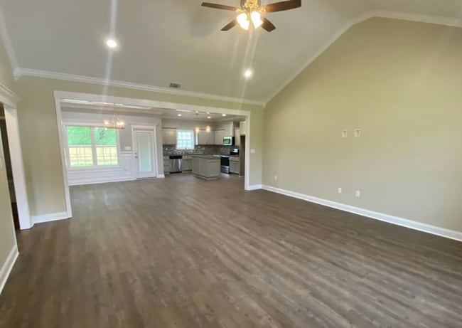Foto del edificio - Spacious 4BR/2BA Home with Open Floor Plan, Granite Kitchen & Privacy Fence in Valdosta