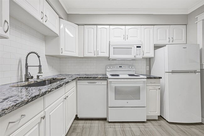 Building Photo - 107 E Willowick Ave