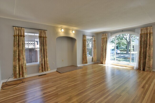 Foto del edificio - Charming 3 Bedroom 1 Bath Home in Prestigious Willow Glen Location!