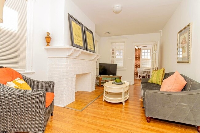 Building Photo - 5 N Newport Ave