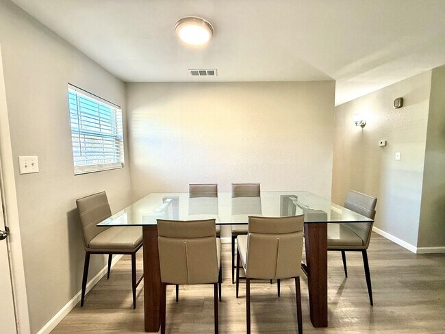 Foto del edificio - 303 Fiesta Ave