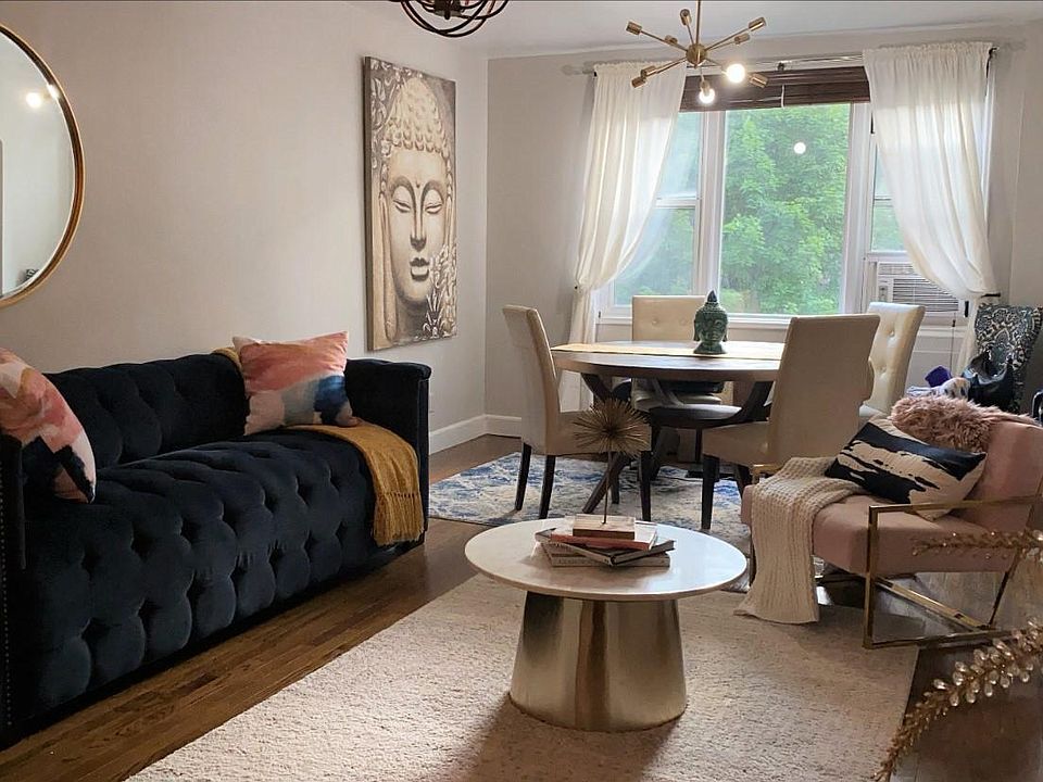 Living space - 3 Sadore Ln