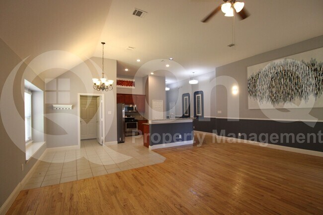 Foto del edificio - 2517 Flowing Springs Dr