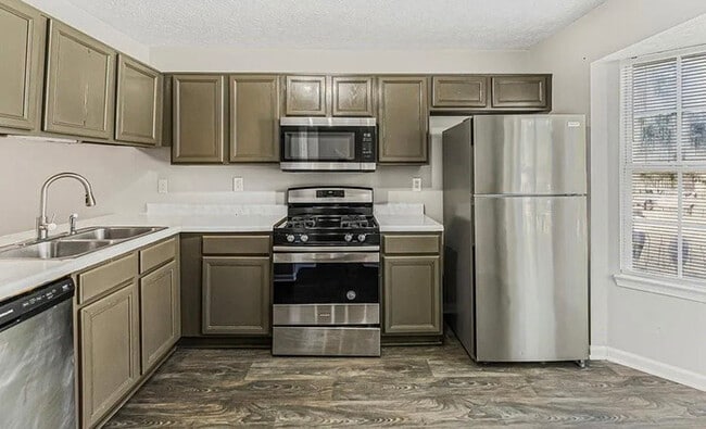 Building Photo - 5910 Hampton Ct