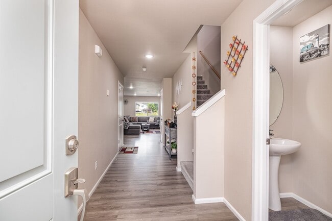Building Photo - Charming 4-Bed | 2.5-Bath Home in Sultan $3,100 – Available August!