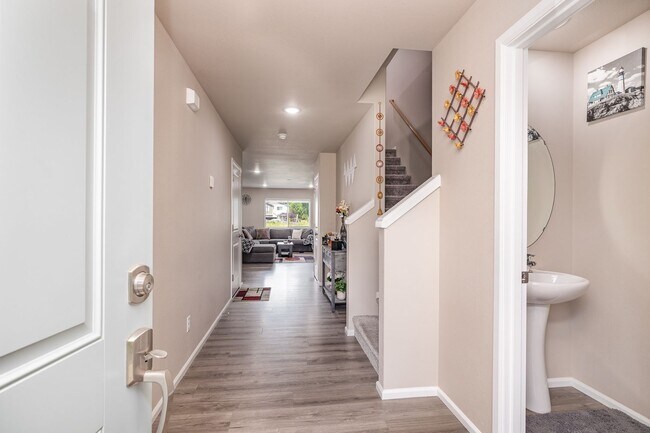 Foto del edificio - Charming 4-Bed | 2.5-Bath Home in Sultan $3,100 – Available August!