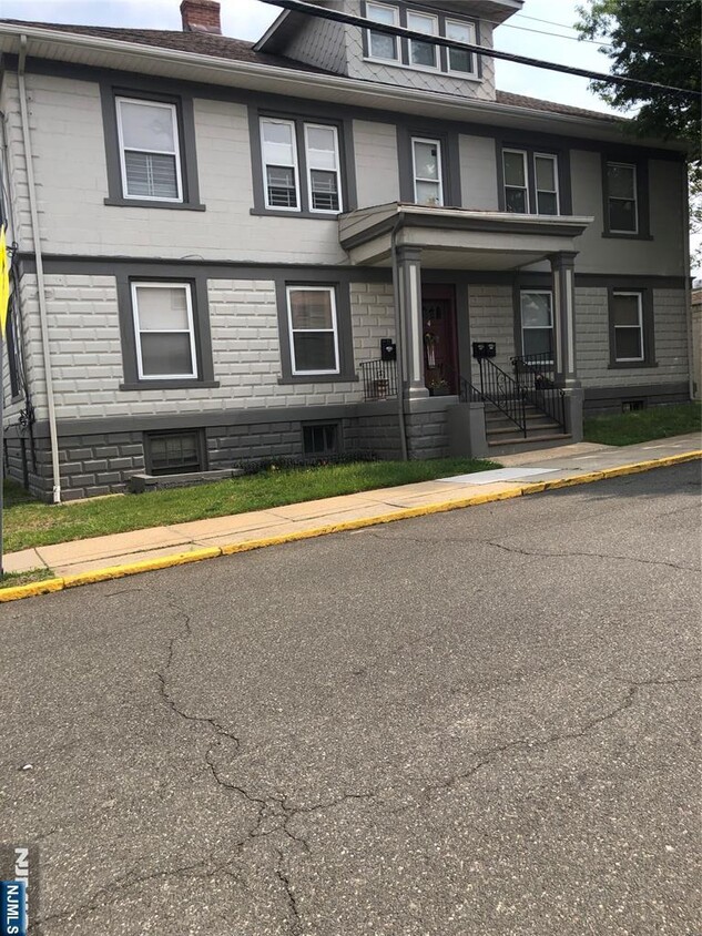 Foto principal - 4 Belmount Ave