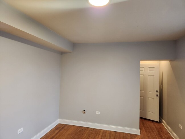 Building Photo - 1224 N Cicero - 1 Bed