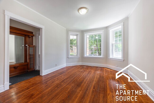 Building Photo - 2110 N Avers Ave