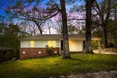 Foto principal - Newly Renovated 3 Bedroom 2 Bath Home Avai...