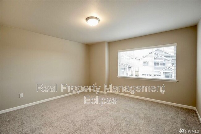 Building Photo - 3467 80th Ave NE